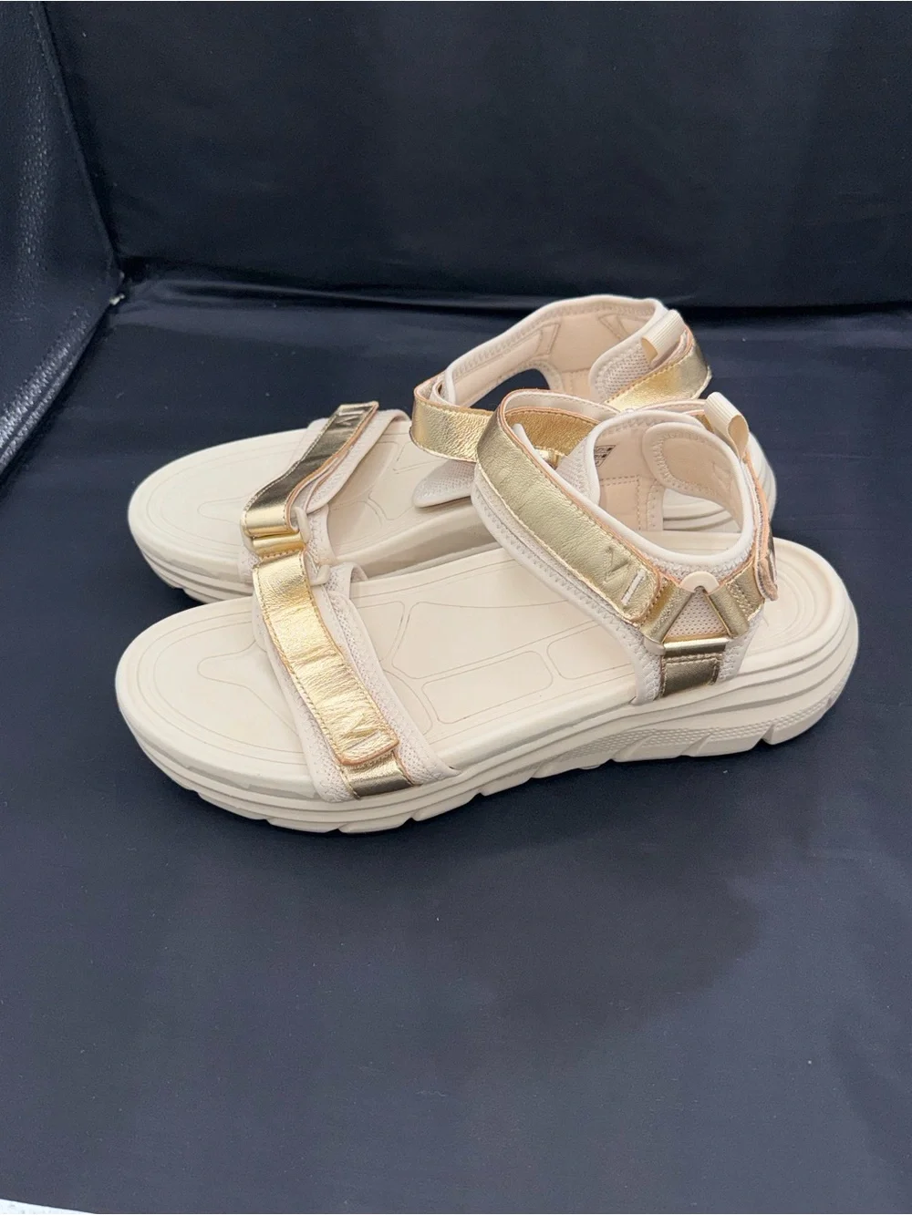 Vionic Walk Max Wanderer Metallic Gold Chunky Platform Sport Sandal Gorpcore 11